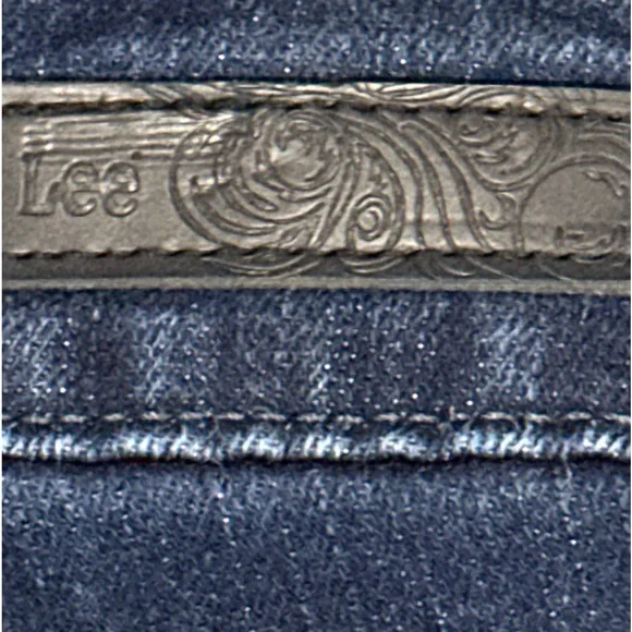 Women’s Lee Classic Fit Navy Blue Denim Jeans with Embroidered Pockets, Size 10. - Picture 12 of 14